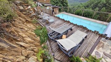 Extérieur: la piscine avec vue